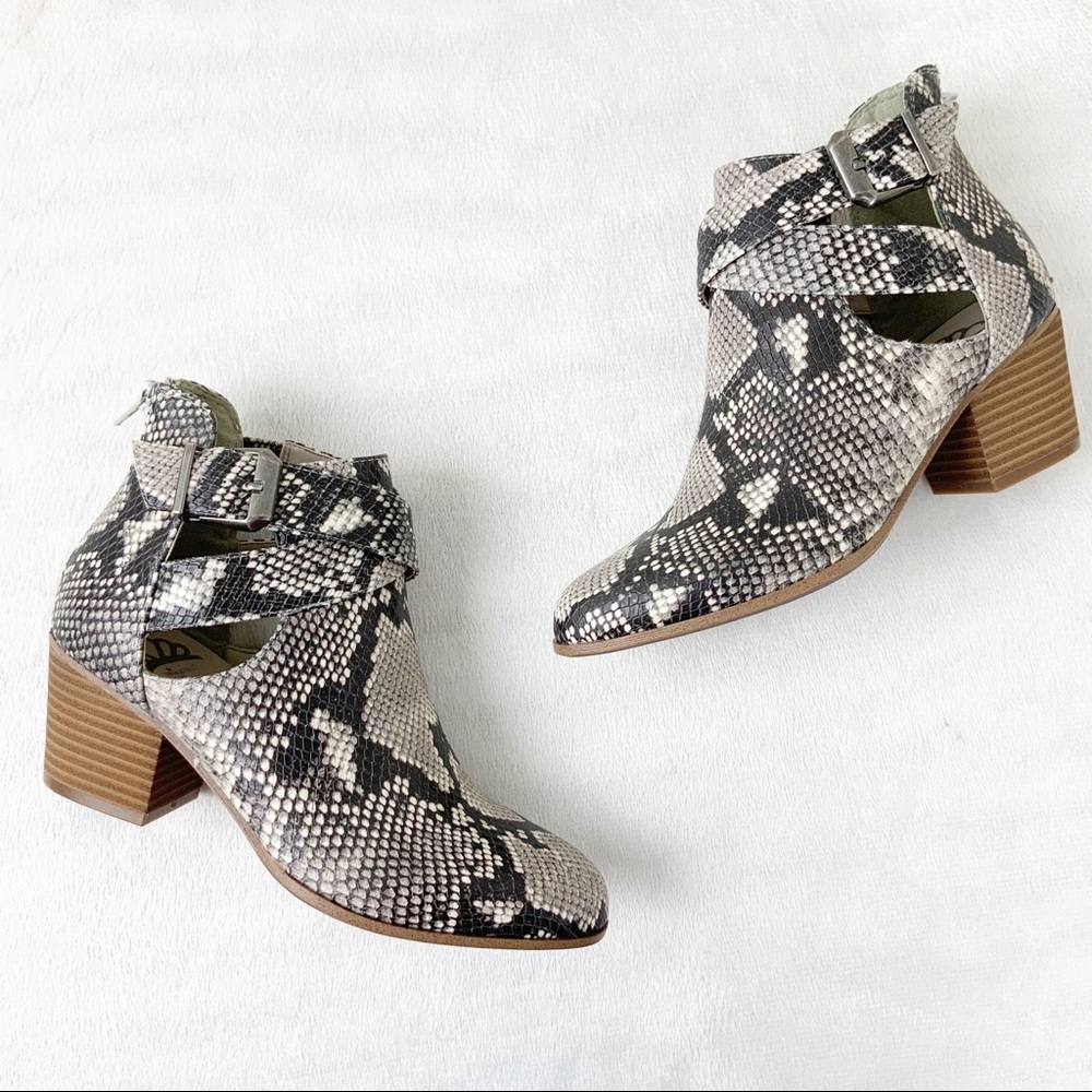 Fergalicious Kelsey Snake Ankle Boots Reptile Fall - Picture 1 of 13